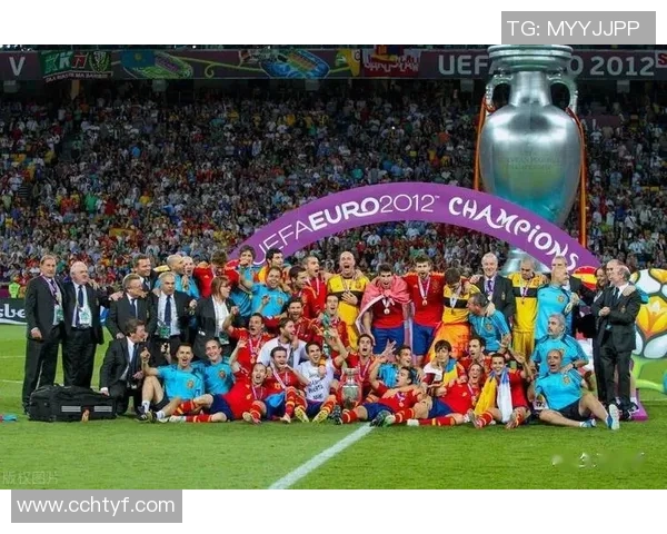 天下足球十大球星同框合影引发球迷热议 谁是你心中的第一传奇